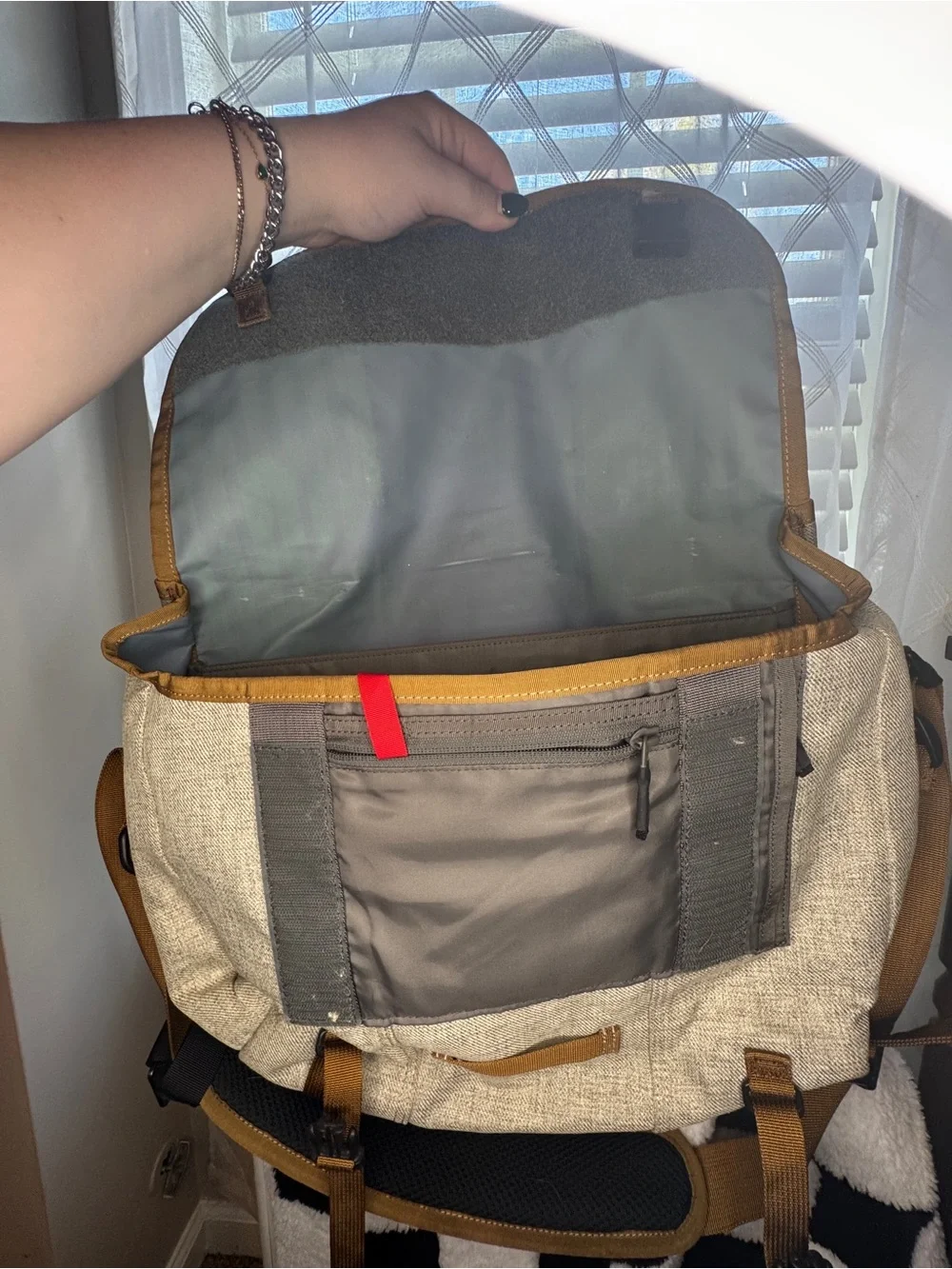Timbuk2 Classic Messenger Bag Mojave Tan Brown Trim Dual Buckle Crossbody